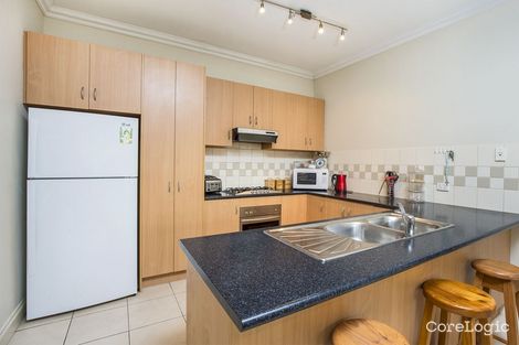 Property photo of 2/13 Fenacre Street Strathmore VIC 3041