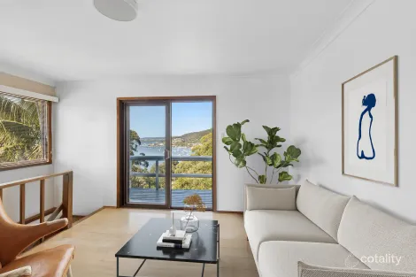 Property photo of 21 Sandstone Crescent Tascott NSW 2250