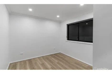 Property photo of 1 Violenta Way Rosemeadow NSW 2560