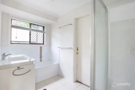 Property photo of 4 Brim Court Edens Landing QLD 4207