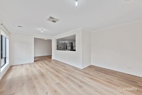 Property photo of 21 Dempster Way Berwick VIC 3806