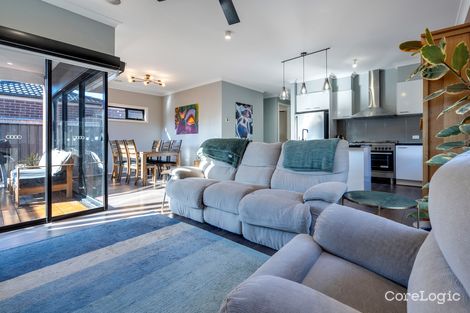 Property photo of 23 Lemon Myrtle Way Craigieburn VIC 3064