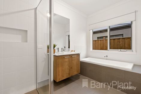 Property photo of 23 Dobell Street Mount Duneed VIC 3217