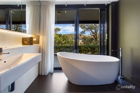 4 Como Pde, Pretty Beach, NSW 2257