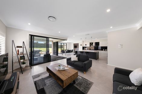 Property photo of 48 Sandpiper Circuit Aberglasslyn NSW 2320