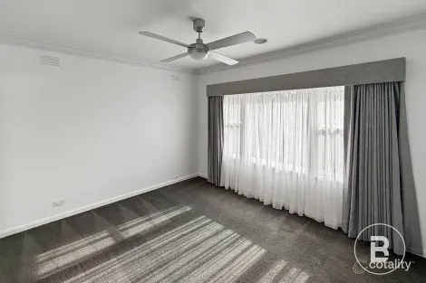 Property photo of 1 Pauls Crescent Wendouree VIC 3355
