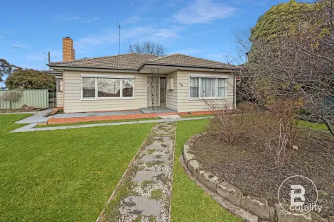 Property photo of 1 Pauls Crescent Wendouree VIC 3355