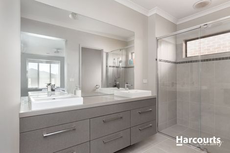 Property photo of 8 Shanahans Drive Cranbourne North VIC 3977
