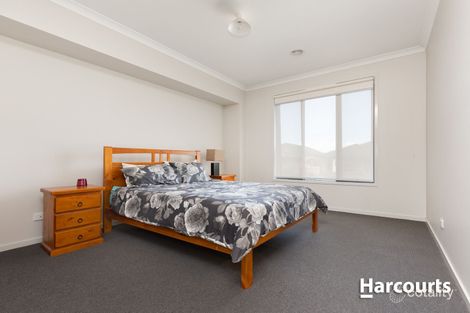 Property photo of 8 Shanahans Drive Cranbourne North VIC 3977