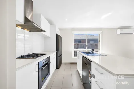 Property photo of 7 Strawberry Road Manor Lakes VIC 3024