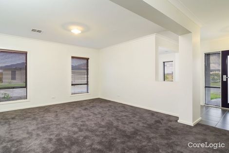 Property photo of 35 Heatherbell Avenue Point Cook VIC 3030