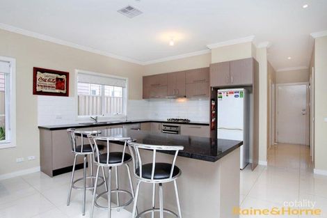 Property photo of 9/7 Toolondo Close Caroline Springs VIC 3023