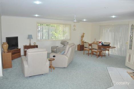 Property photo of 2/5 Edgewater Close Yamba NSW 2464