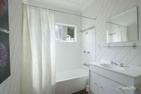Property photo of 2 Scott Street Point Clare NSW 2250