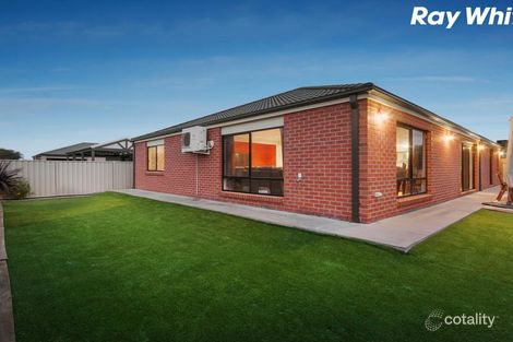 Property photo of 23 Inspiration Circuit Pakenham VIC 3810