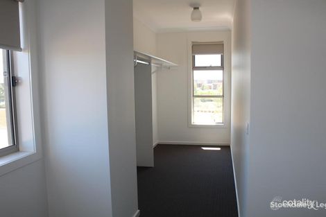 Property photo of 24 Bayvista Circuit Point Cook VIC 3030