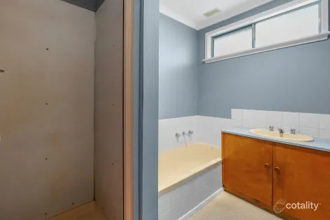 Property photo of 2 McAlpine Court Camperdown VIC 3260