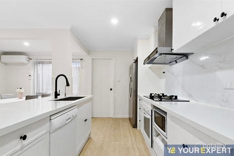 Property photo of 41 Sydney Parkinson Avenue Endeavour Hills VIC 3802