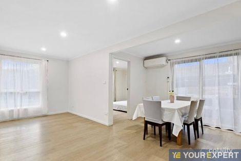 Property photo of 41 Sydney Parkinson Avenue Endeavour Hills VIC 3802