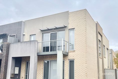 16 Oldis Cl, Caroline Springs, VIC 3023