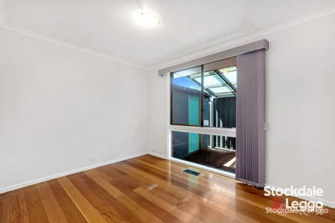 Property photo of 30 Grantley Drive Gladstone Park VIC 3043
