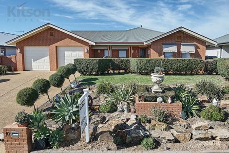 Property photo of 10 Yarrawah Crescent Bourkelands NSW 2650