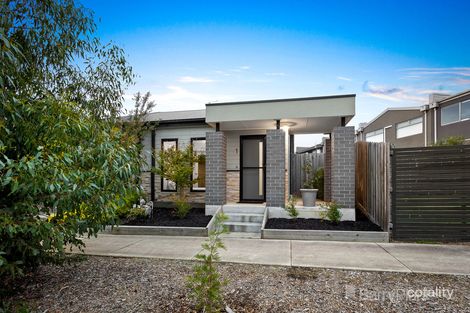 Property photo of 1 Fadden Mews Officer VIC 3809