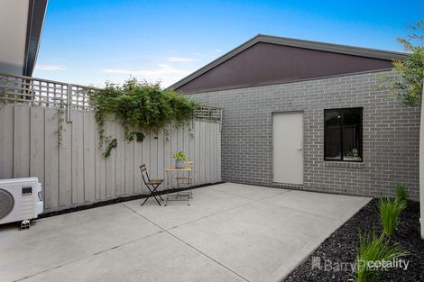 Property photo of 1 Fadden Mews Officer VIC 3809