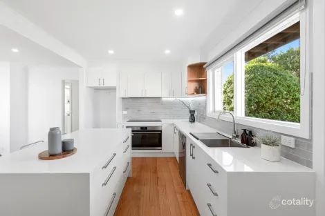 Property photo of 10 Yalambee Avenue Aspendale VIC 3195