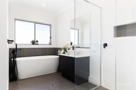 Property photo of 63 Lakeview Promenade Newport QLD 4020
