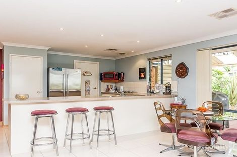 Property photo of 39 Shiralee Bend Carramar WA 6031