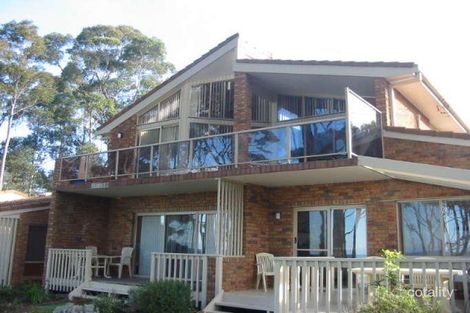 2 Graydon Ave, Denhams Beach, NSW 2536