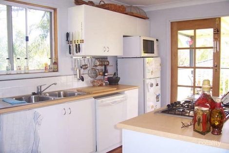 Property photo of 327 Tuggerawong Road Tuggerawong NSW 2259