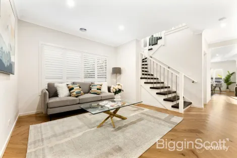Property photo of 2 Stallion Avenue Doncaster VIC 3108