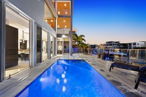 Property photo of 32 Knightsbridge Parade West Paradise Point QLD 4216