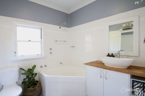 Property photo of 11 Burrendong Way Orange NSW 2800