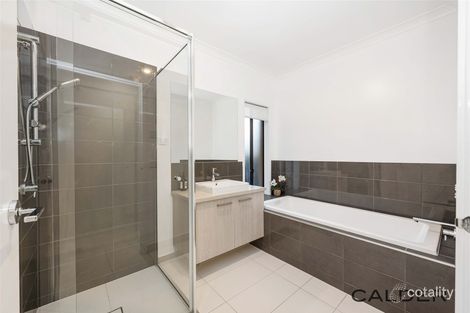 Property photo of 14 Lunar Way Fraser Rise VIC 3336