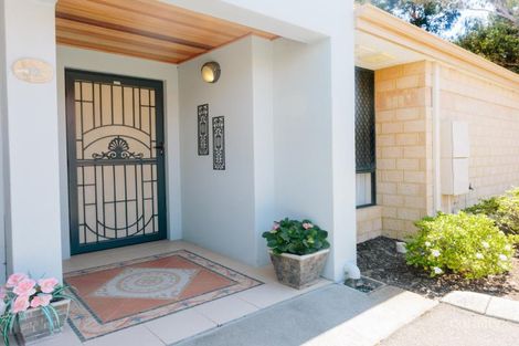 Property photo of 33 Drovers Place Wanneroo WA 6065