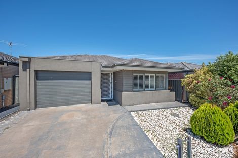 Property photo of 28 Brockwell Crescent Manor Lakes VIC 3024