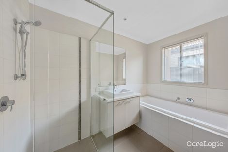 Property photo of 28 Brockwell Crescent Manor Lakes VIC 3024