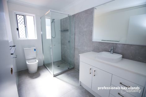 30 Canaipa Rd, Russell Island, QLD 4184