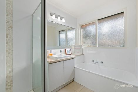 Property photo of 1 Lawrence Drive Berwick VIC 3806