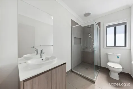Property photo of 18 Hastings Way Nar Nar Goon North VIC 3812