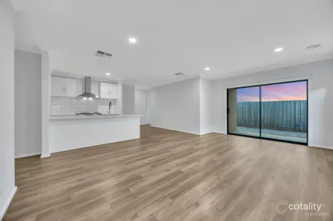 Property photo of 33 Snipe Drive Strathtulloh VIC 3338