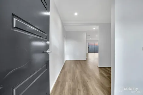 Property photo of 33 Snipe Drive Strathtulloh VIC 3338