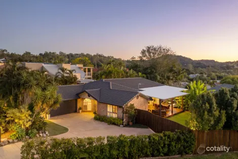 1 Gibson Pl, Brookfield, QLD 4069