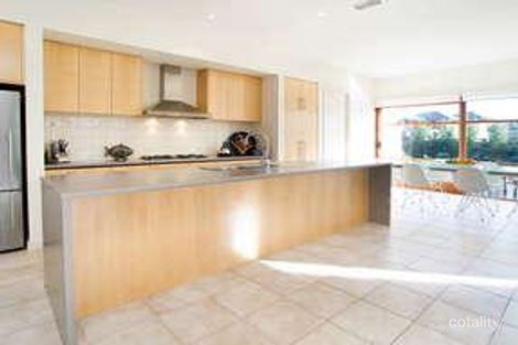 Property photo of 77 Springthorpe Boulevard Macleod VIC 3085