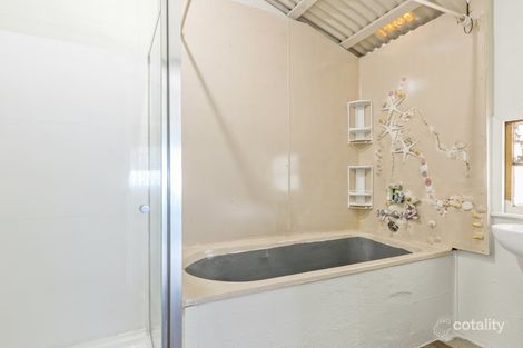 300 East St, Depot Hill, QLD 4700