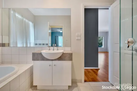 Property photo of 13 Valhalla Place Craigieburn VIC 3064