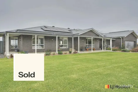 Property photo of 17 Nancy Bird-Walton Drive Narromine NSW 2821